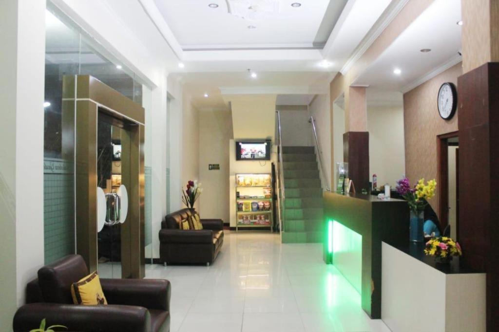 Malioboro Garden Hotel Джокьякарта Экстерьер фото