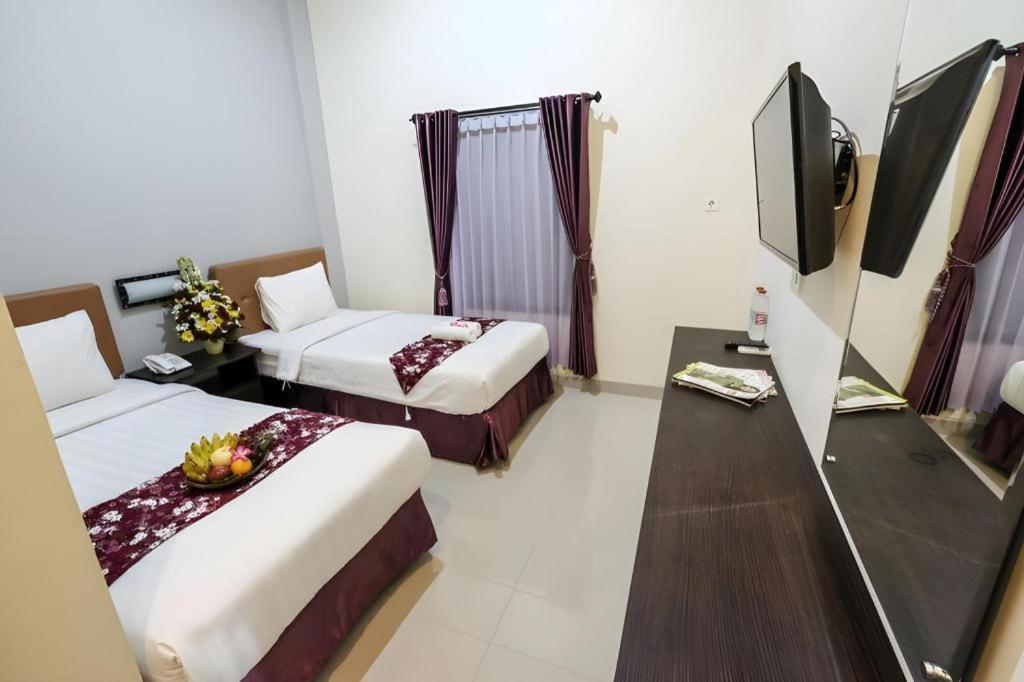 Malioboro Garden Hotel Джокьякарта Экстерьер фото