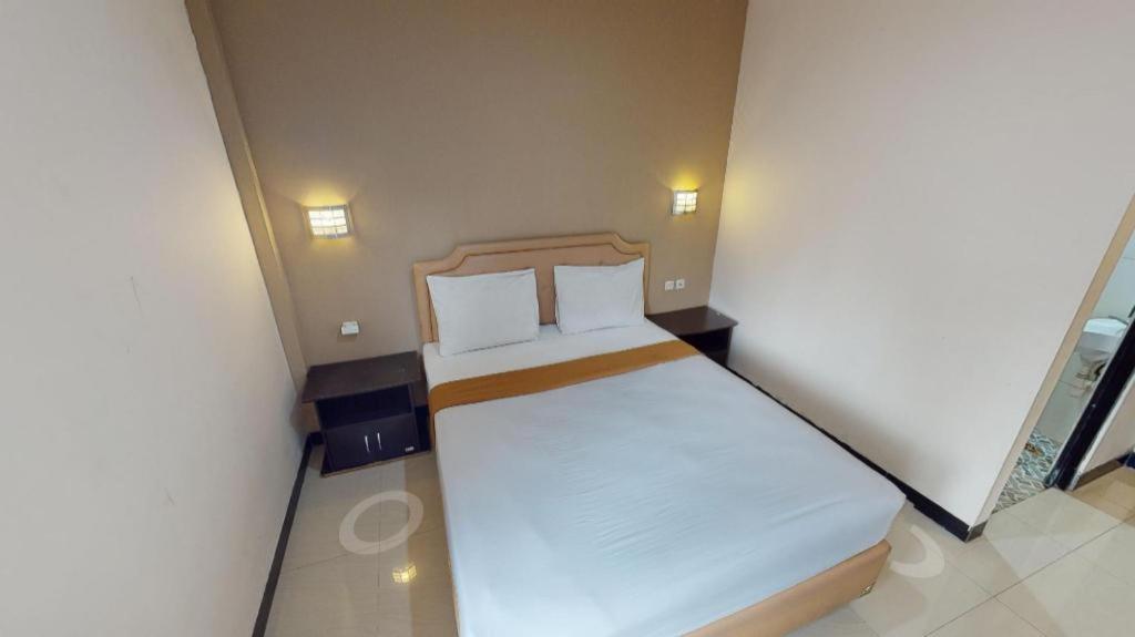 Malioboro Garden Hotel Джокьякарта Экстерьер фото