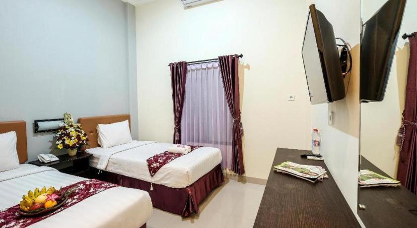 Malioboro Garden Hotel Джокьякарта Экстерьер фото