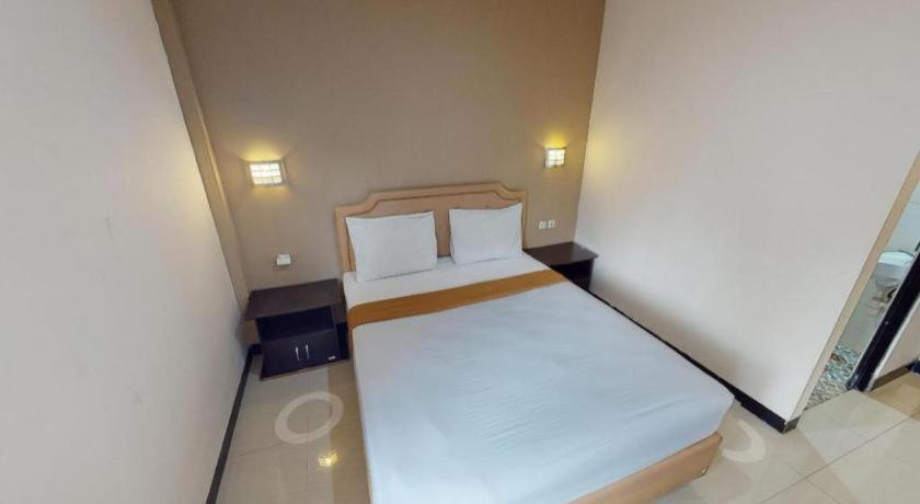 Malioboro Garden Hotel Джокьякарта Экстерьер фото