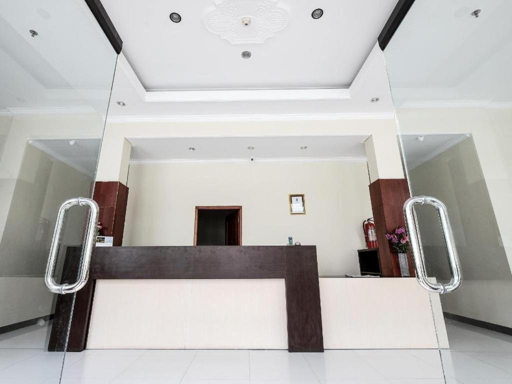 Malioboro Garden Hotel Джокьякарта Экстерьер фото