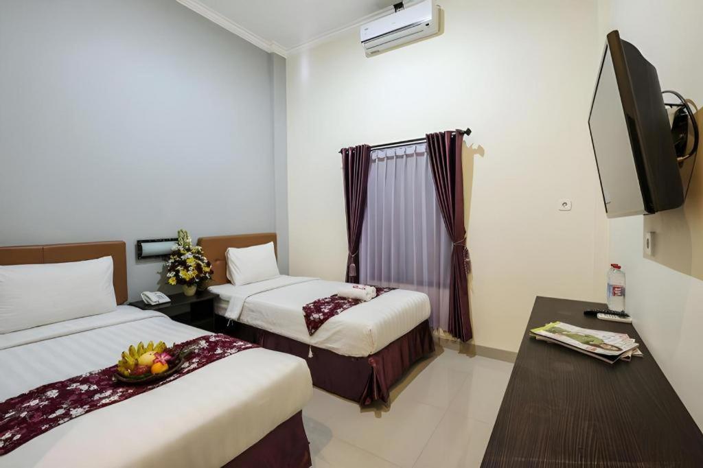Malioboro Garden Hotel Джокьякарта Экстерьер фото