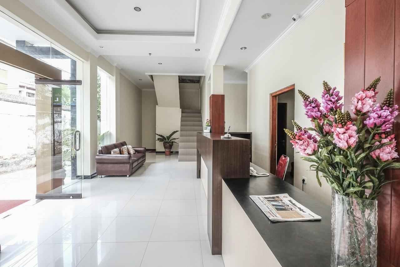 Malioboro Garden Hotel Джокьякарта Экстерьер фото