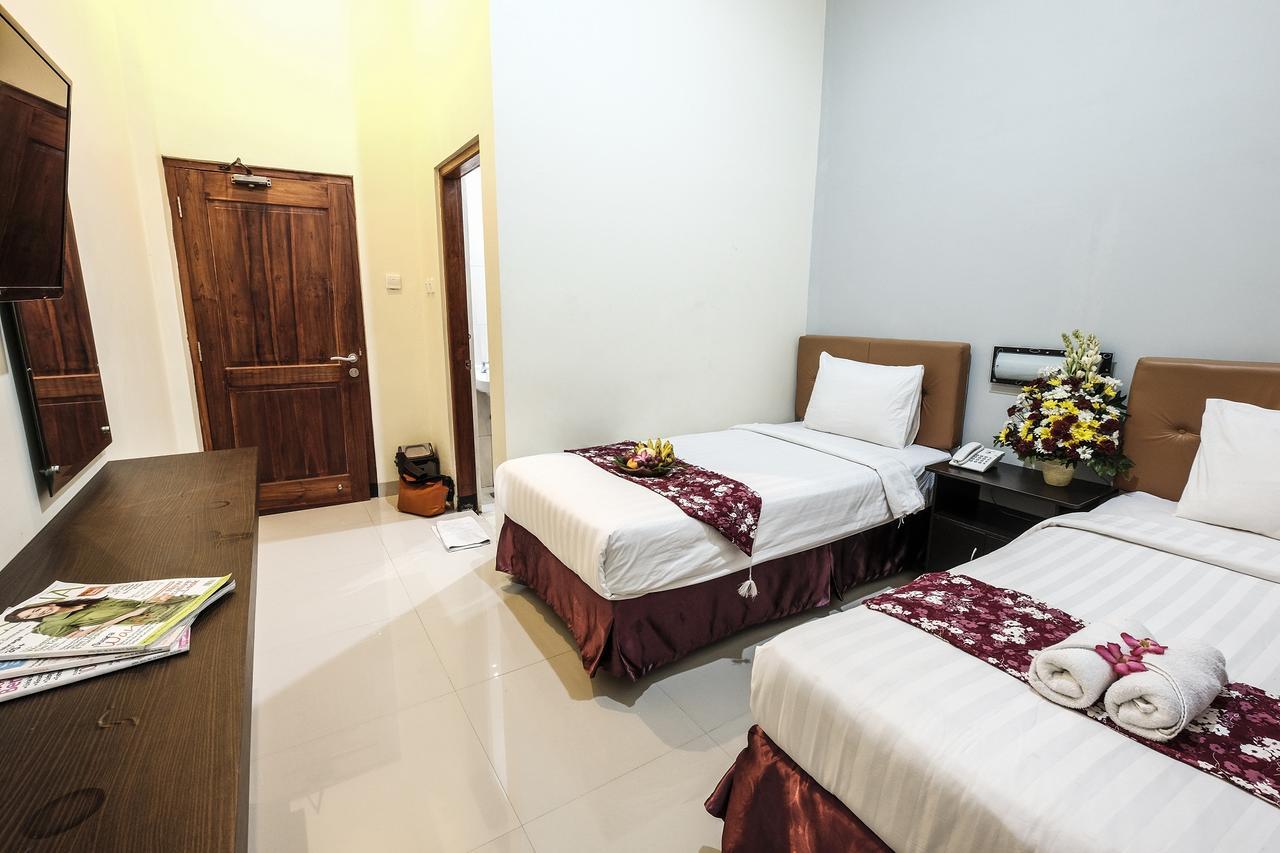 Malioboro Garden Hotel Джокьякарта Экстерьер фото