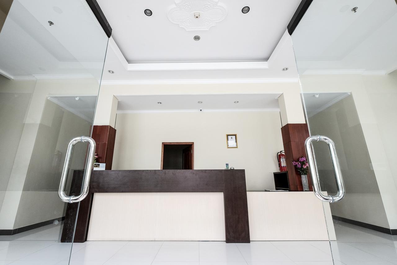 Malioboro Garden Hotel Джокьякарта Экстерьер фото